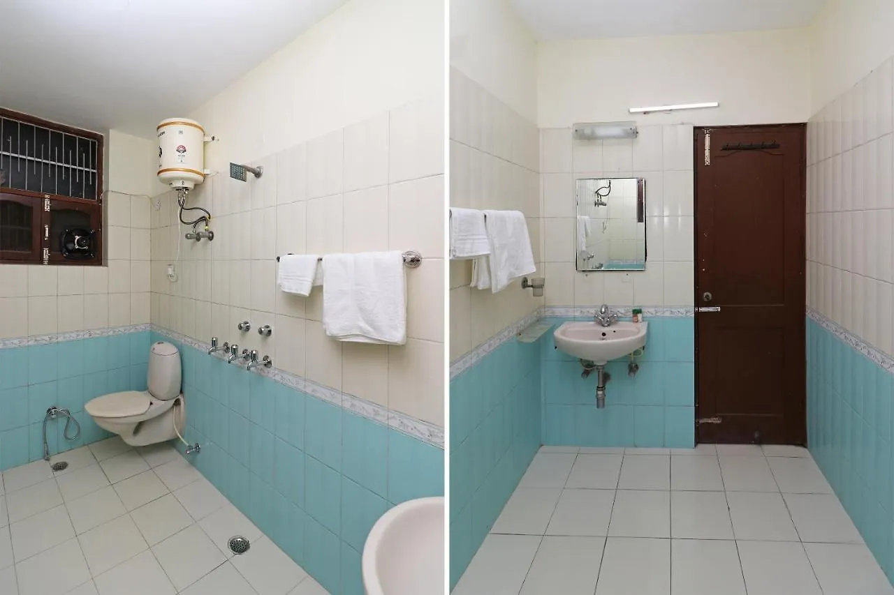 *** Hotel Oyo 10071 Go Rooms Sector 45 Gurgaon India