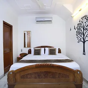 oyo-2431-hotel-skylark.shimlahotels.net/